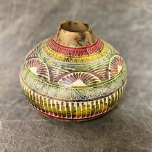 Load image into Gallery viewer, Horsehair pottery vase with feather design
