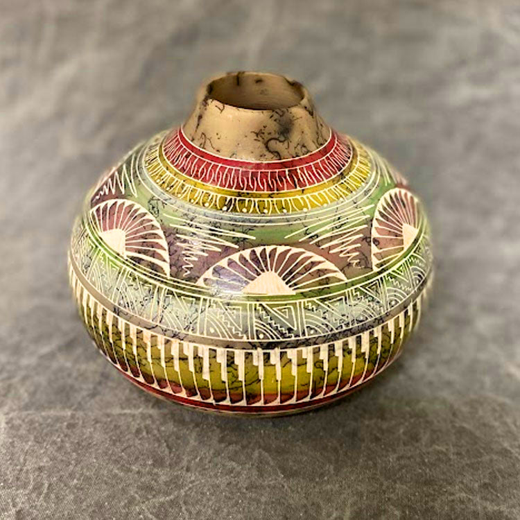 Horsehair pottery vase with feather design